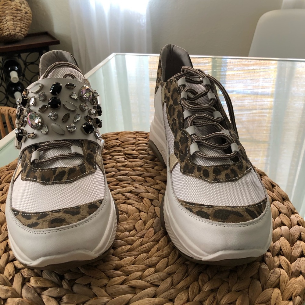 Bendyk High Run, Cheetah with gold sneakers
